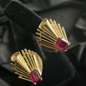 Vintage Crown Trifari Gold Tone Dark Pink Starburst Atomic Earrings